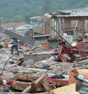 ASIGURARI LOCUINTA Devastation in Mocoa, Colombia, showing rubble and recovery efforts after a natural disaster.